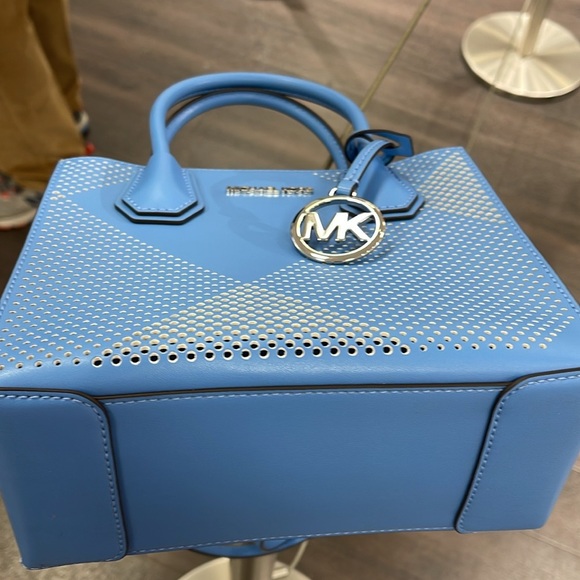 Michael Kors Mercer Medium Perforated Crossbody Satchel Bag
South Pacific 
NWT - Picture 16 of 16